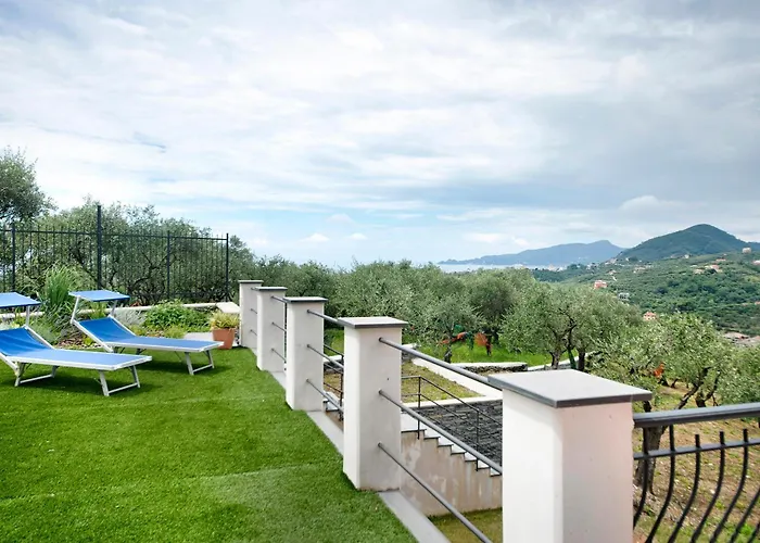 Angelina Villa *